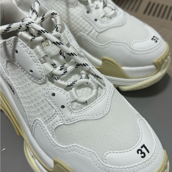 Balenciaga Triple S sneakers - Picture 3 of 3